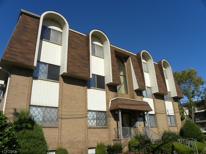 1190 W Saint Georges Ave unit C24, Linden, NJ 07036 - photo 1