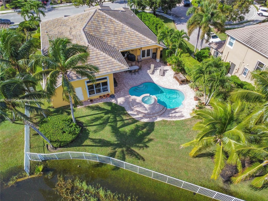 3678 Spanish Oak Point, Davie, FL 33328 - photo 1