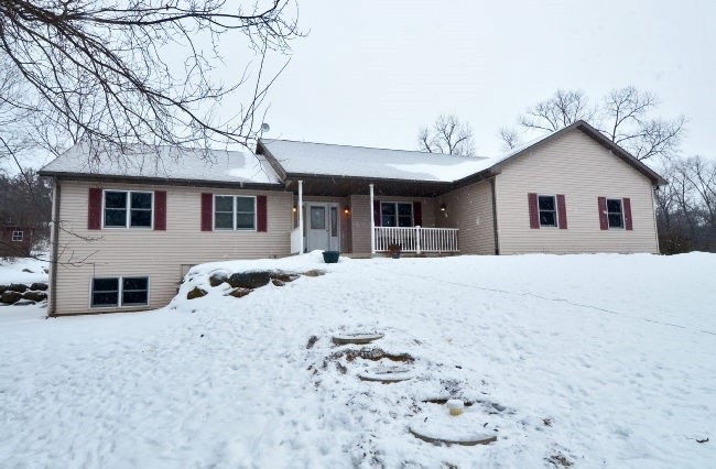 508 Hillcrest Ln, Brooklyn, WI 53521 - photo 1