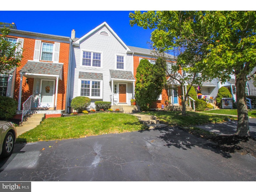 805 Treetop Ln, Norristown, PA 19403 - photo 1