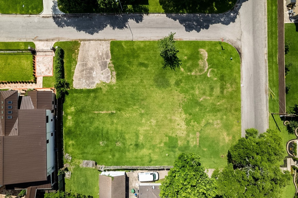 4602 Roseneath Dr, Houston, TX 77021 - photo 1