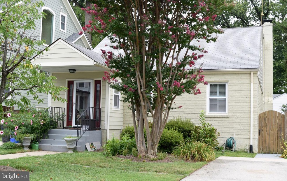 4603 Chestnut St, Bethesda, MD 20814 - photo 1