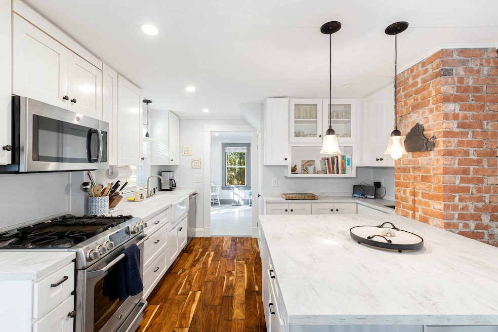 249 State Rd, Vineyard Haven, MA 02568 - photo 1