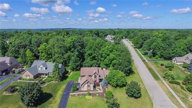 Private/wooded setting