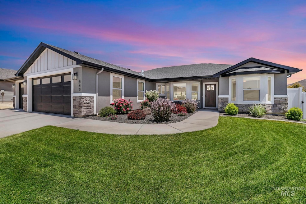 Pending $415,000 • Co-Listing Agent