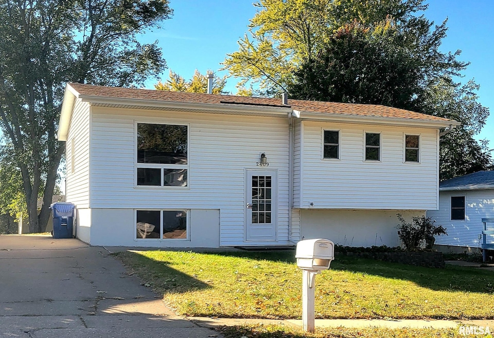 2409 W 59th St, Davenport, IA 52806 - photo 1
