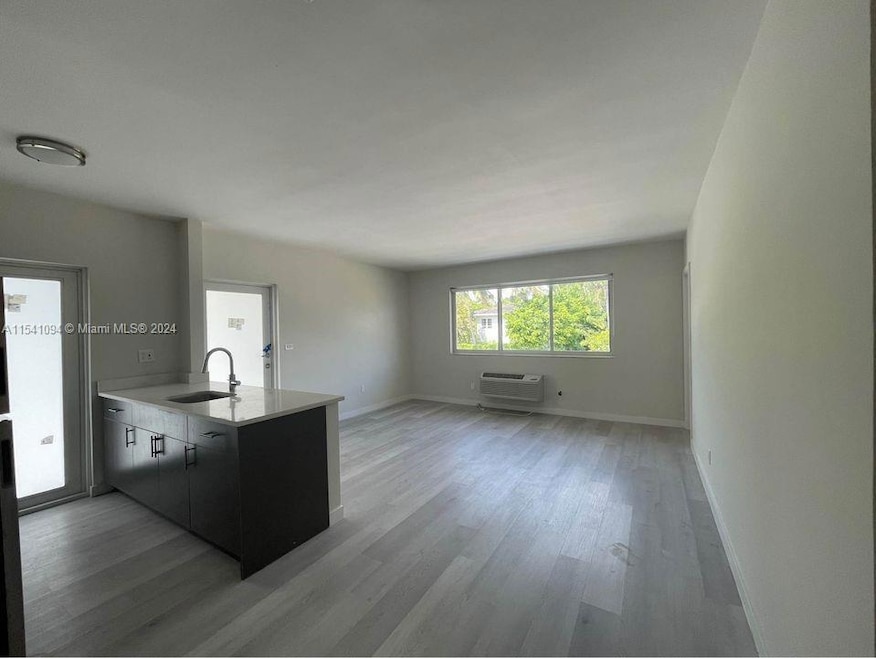 1535 Michigan Ave unit 10, Miami Beach, FL 33139 - photo 1