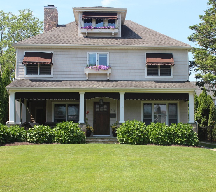 HOwell ext.JPG