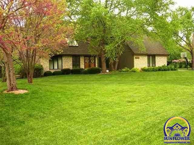 7623 SW Robinhood Ct, Topeka, KS 66614 - photo 1