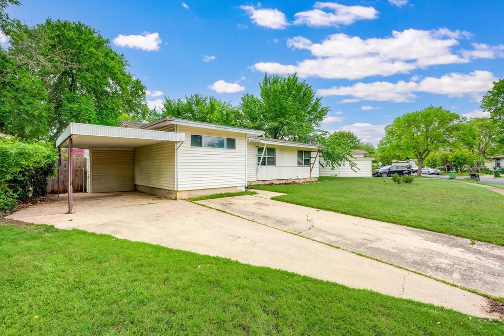 542 Souder Dr, Hurst, TX 76053 - photo 1