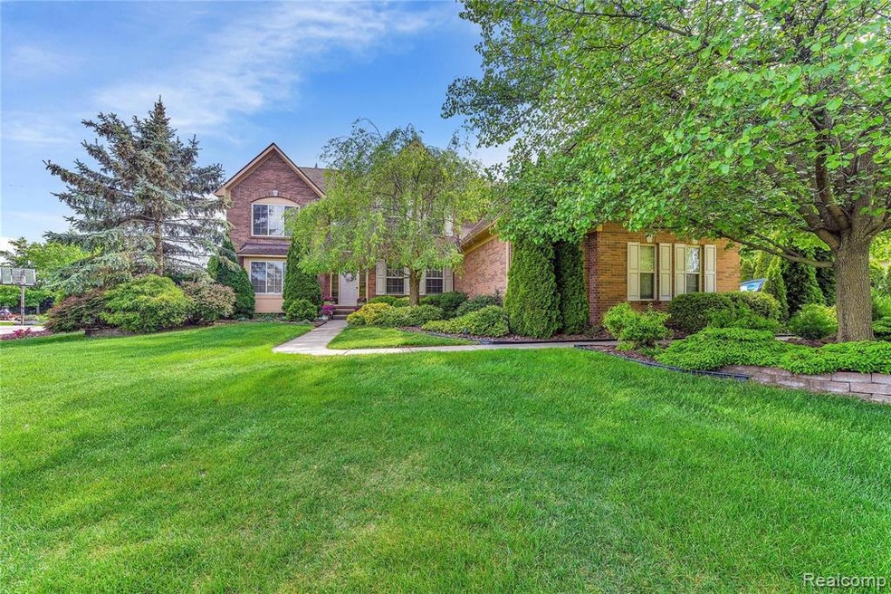 27051 Bathurst Dr, Flat Rock, MI 48134 - photo 1