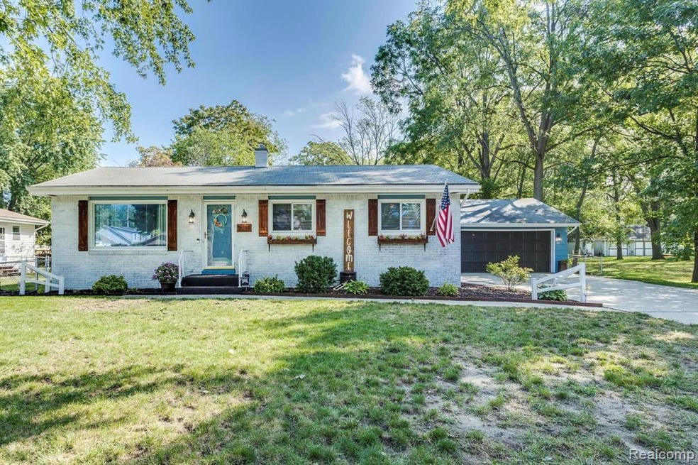 2328 17th Ave, Port Huron, MI 48060 - photo 1