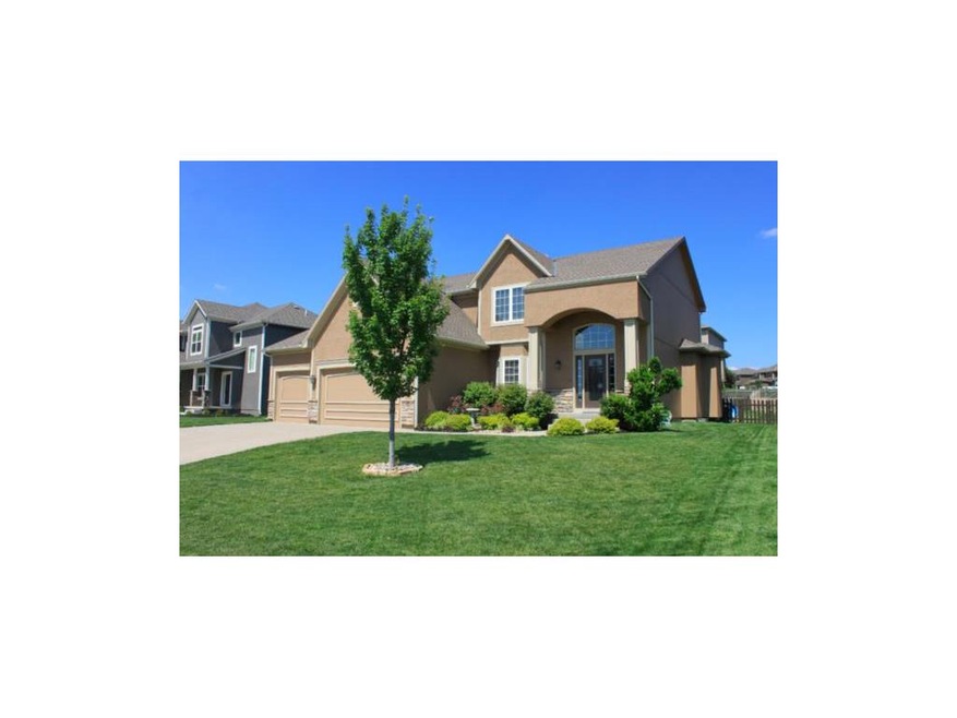 Front exterior that faces the neighborhood lake!