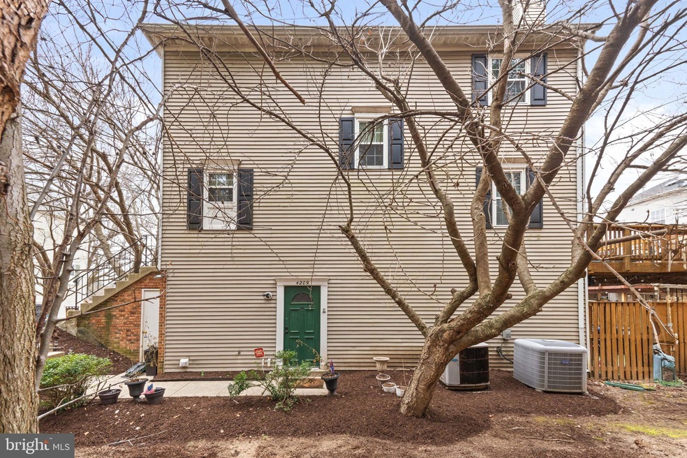 4209 Stockbridge Dr, Dumfries, VA 22025 - photo 1