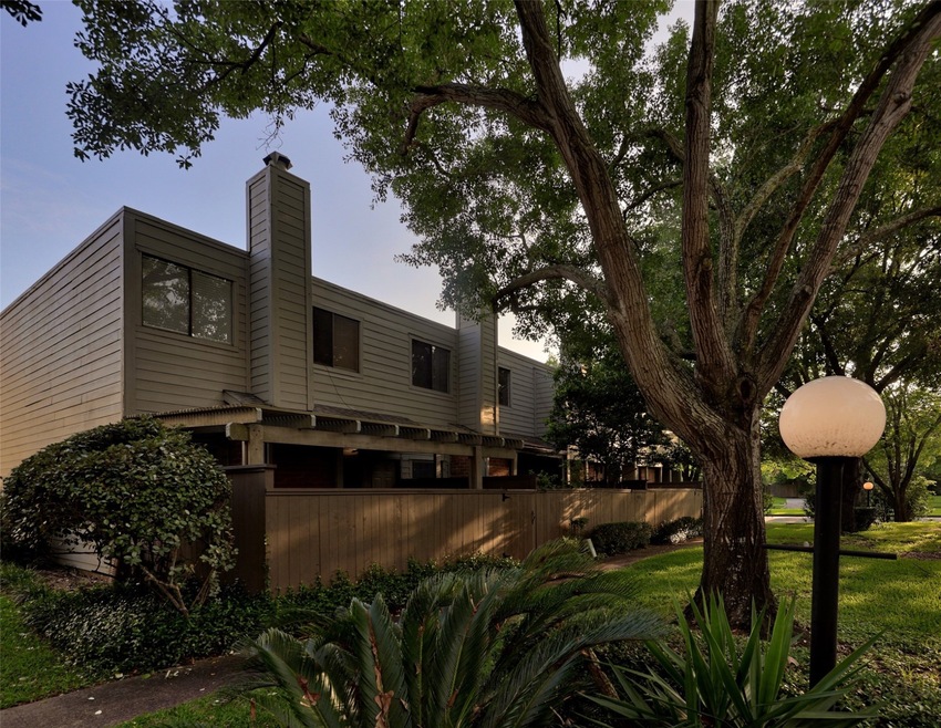 Shady courtyard for corner unit