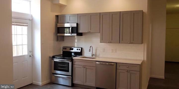 1530 N 17th St unit 3R, Philadelphia, PA 19121 - photo 1