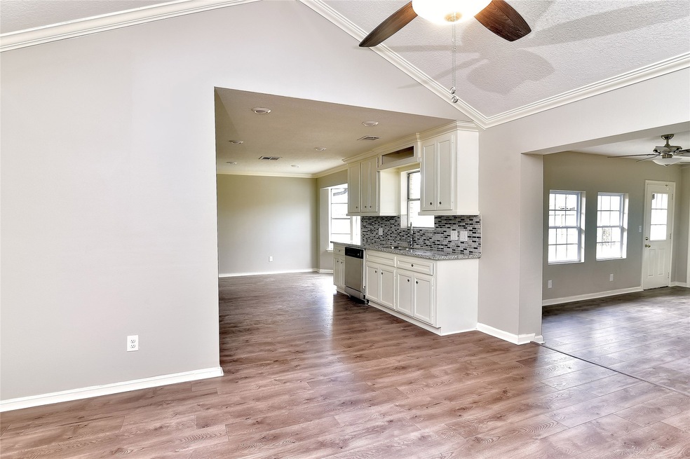 9735 Santa Monica Blvd, Houston, TX 77089 - photo 1