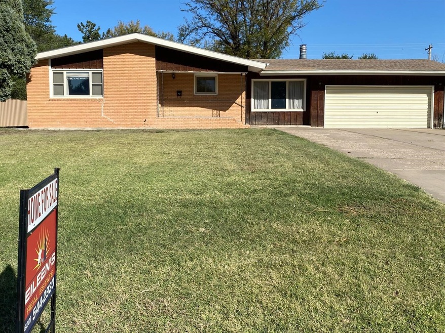 206 N Jackson St, Hugoton, KS 67951 - photo 1