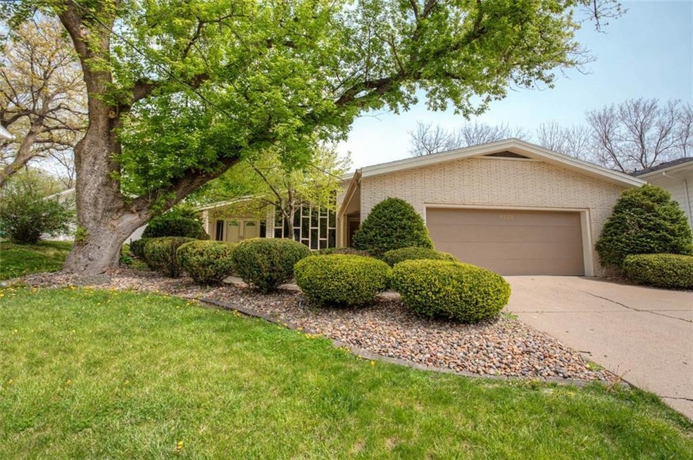 1223 Cummins Pkwy, Des Moines, IA 50311 - photo 1