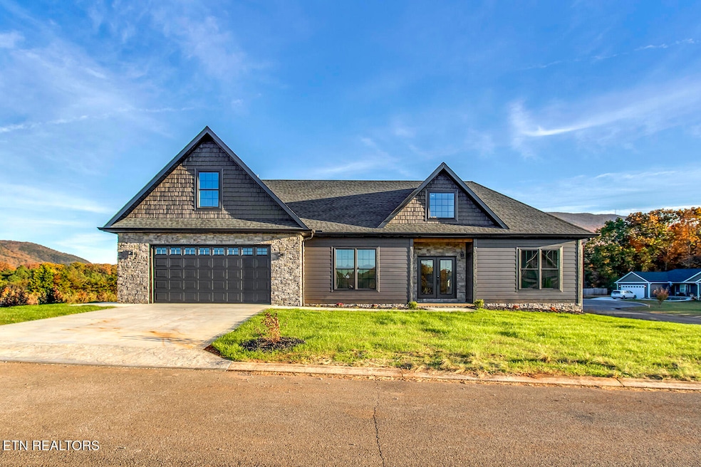 01_WaterstoneDrive_138_Front