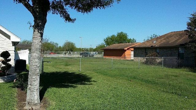 913 N Canna St, Pharr, TX 78577 - photo 1