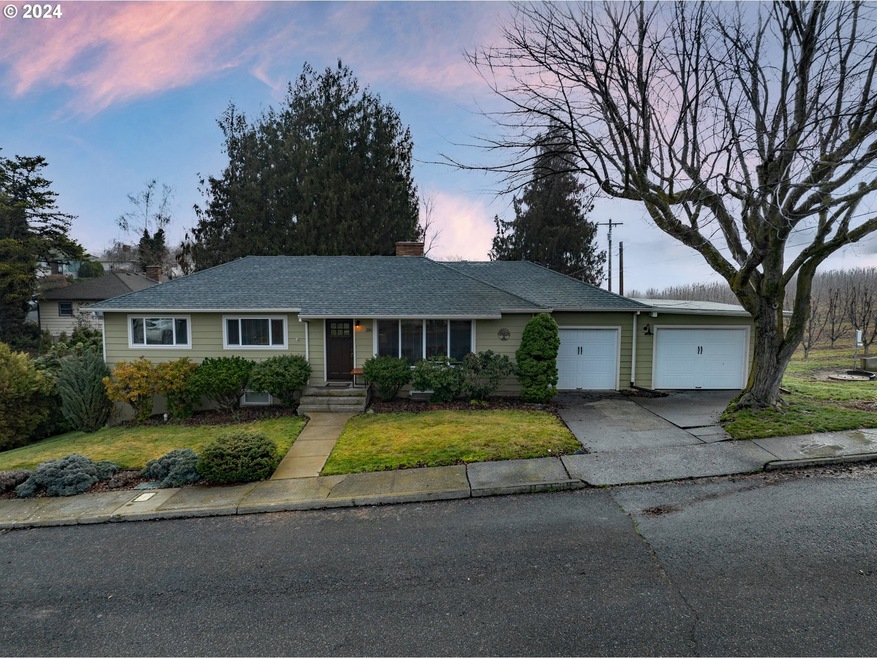 2110 Fairview St, the Dalles, OR 97058 - photo 1