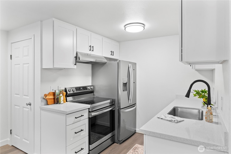 707 N 130th St unit 204, Seattle, WA 98133 - photo 1