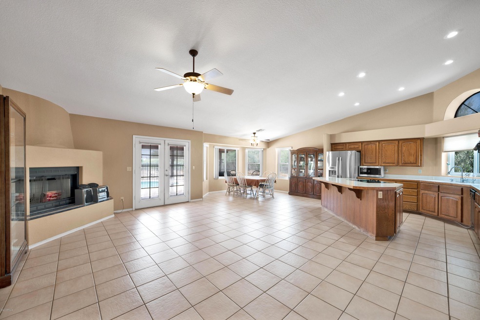 724 N 107th St, Mesa, AZ 85207 - photo 1