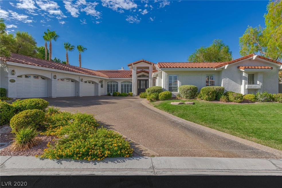 Canyon Gate Country Club - Single Story on .31 Acr