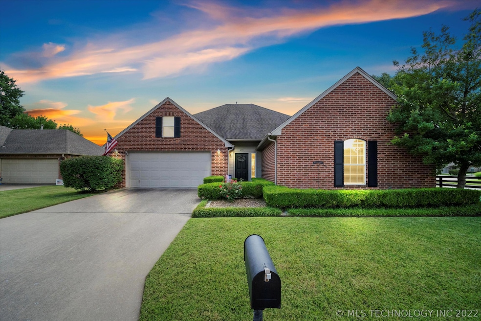 413 N Forest Ridge Blvd, Broken Arrow, OK 74014 - photo 1