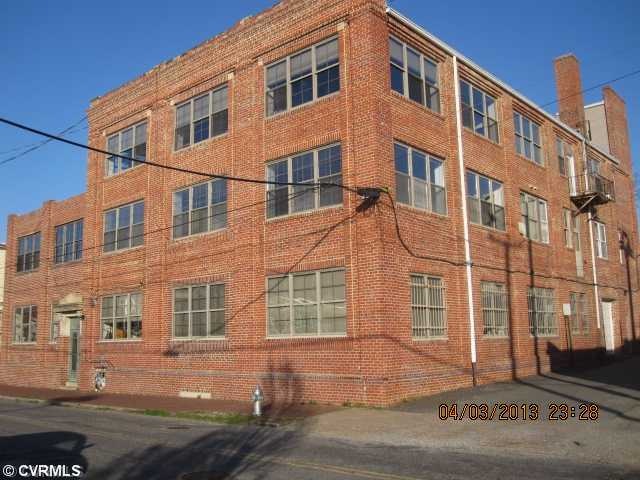 Exterior Front - Centrally located behind VCU seig