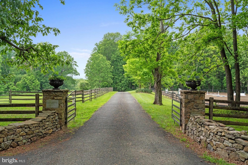 501 Richmond Rd, Castleton, VA 22716 - photo 1