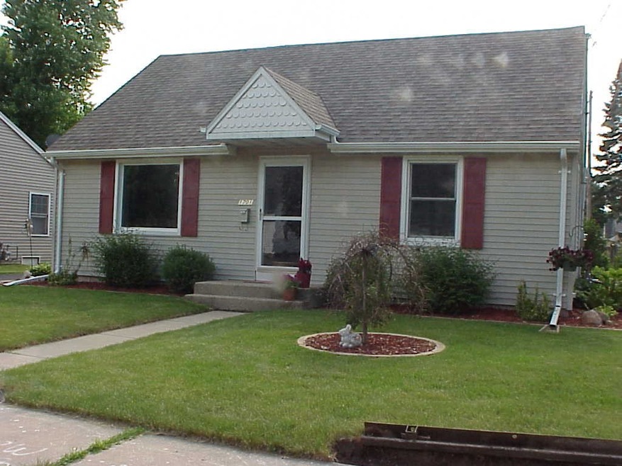 1701 S Sanders St, Appleton, WI 54915 - photo 1