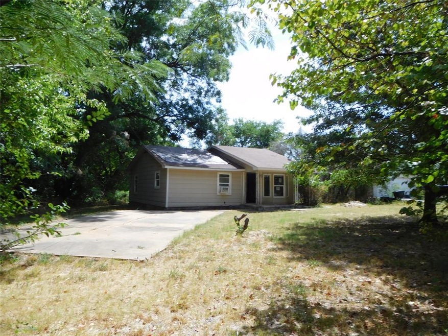 220 Laughlin Rd, Sherman, TX 75092 - photo 1