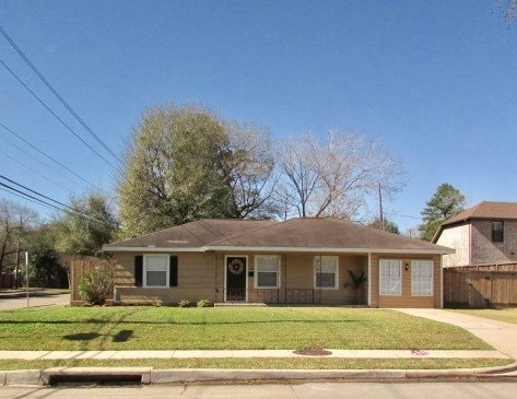 1401 Glourie Dr, Houston, TX 77055 - photo 1