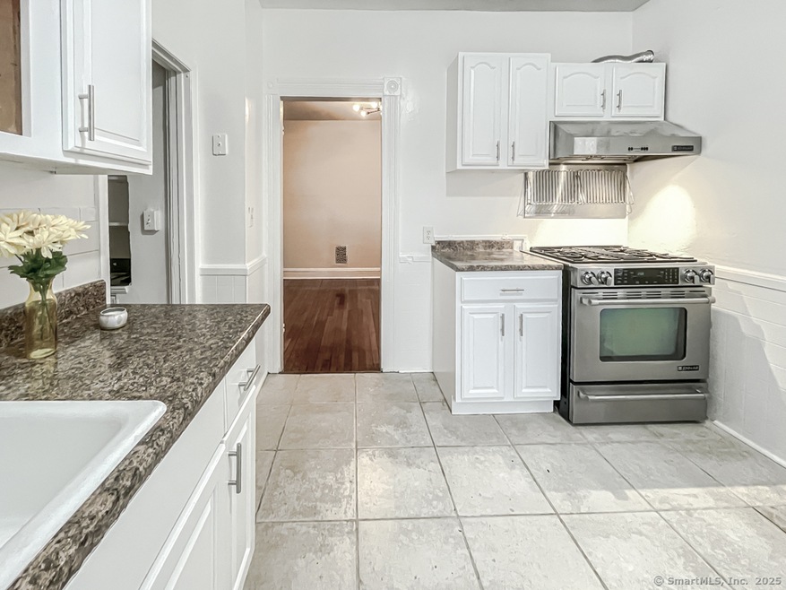 517 Brooks St unit 523, Bridgeport, CT 06608 - photo 1