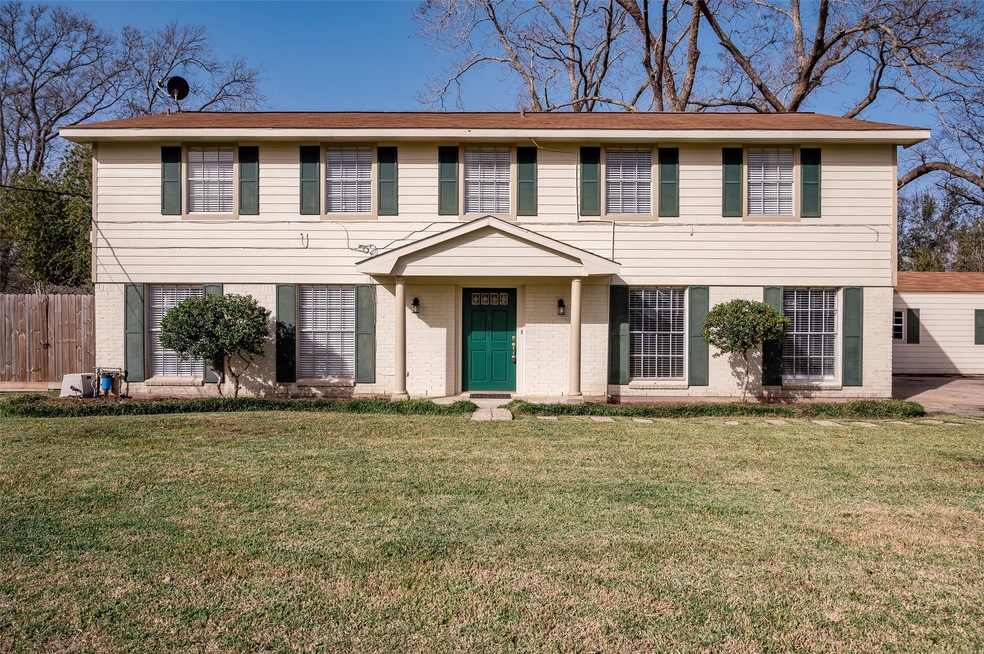 234 Nueces St, Bay City, TX 77414 - photo 1