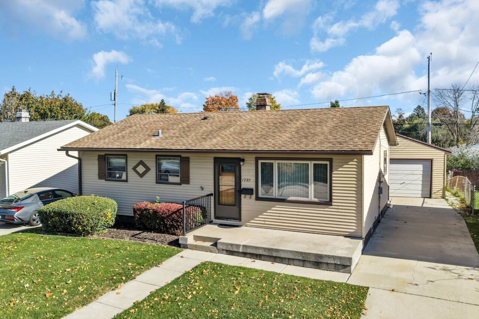 1737 Shoop St, Racine, WI 53404 - photo 1