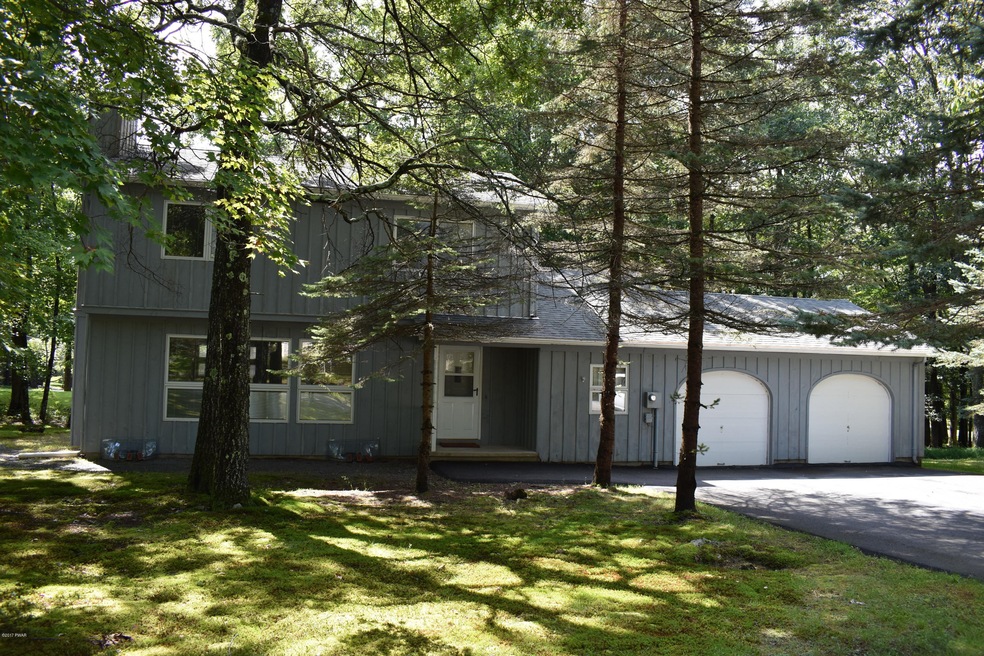 801 Kinglet Ct, Hawley, PA 18428 - photo 1