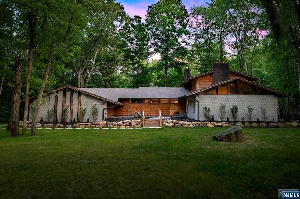 39 Mohegan Trail, Saddle River, NJ 07458 - photo 1