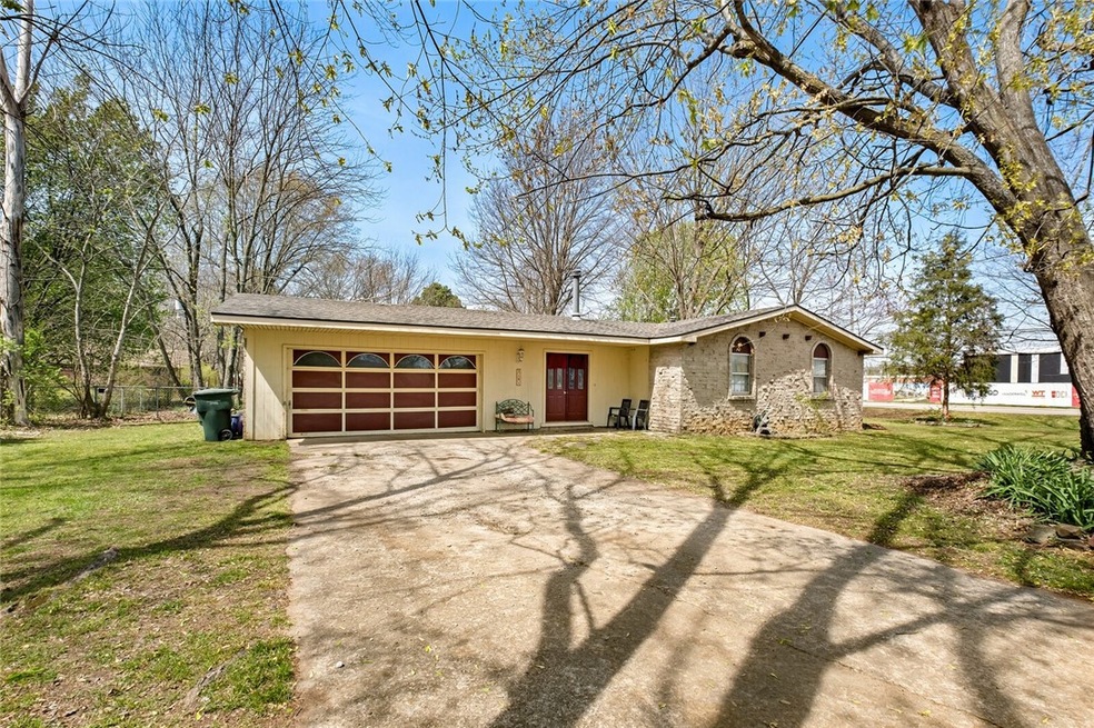 2101 S Emma Ave, Fayetteville, AR 72701 - photo 1