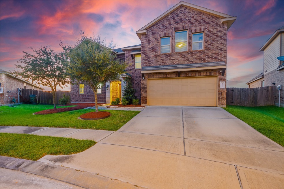 Welcome home to 28906 Glacier Bay Court located in the master planned community of Tamarron and zoned to Lamar Consolidated ISD. This stunning home has lovely curb appeal, a well-manicured lawn, brick elevation, dark stained front door with glass detailing, covered front entryway, beautiful outdoor lanterns, and a double wide driveway.