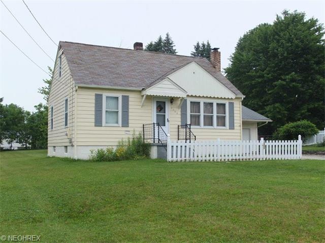 3 bedroom, 2 full bath bungalow with finished lowe