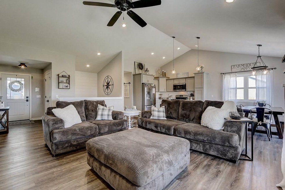 660 Westfield Ave, Evansville, WI 53536 - photo 1