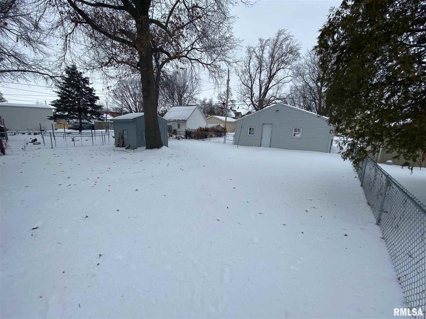 1424 W 14th St, Davenport, IA 52804 - photo 1