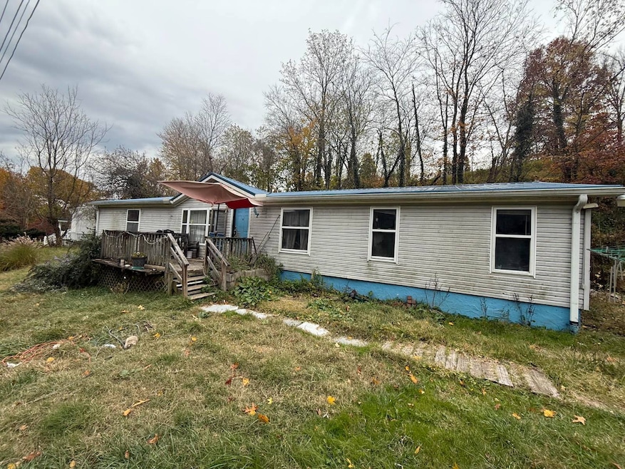 947 Sunnycrest Dr, Huntington, WV 25705 - photo 1