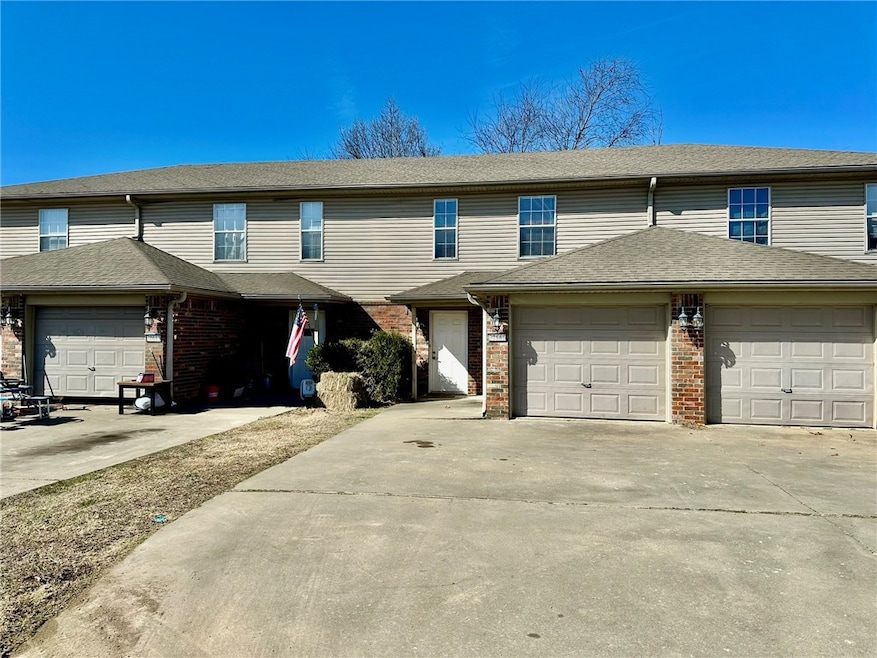 3066 Memory Ln unit C, Springdale, AR 72764 - photo 1