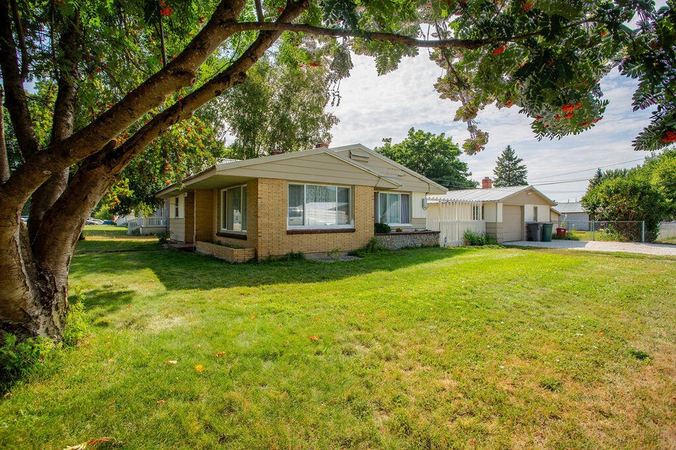 615 W King Ave, Chewelah, WA 99109 - photo 1