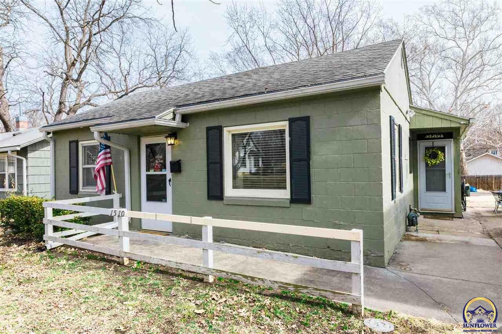1510 SW Collins Ave, Topeka, KS 66604 - photo 1