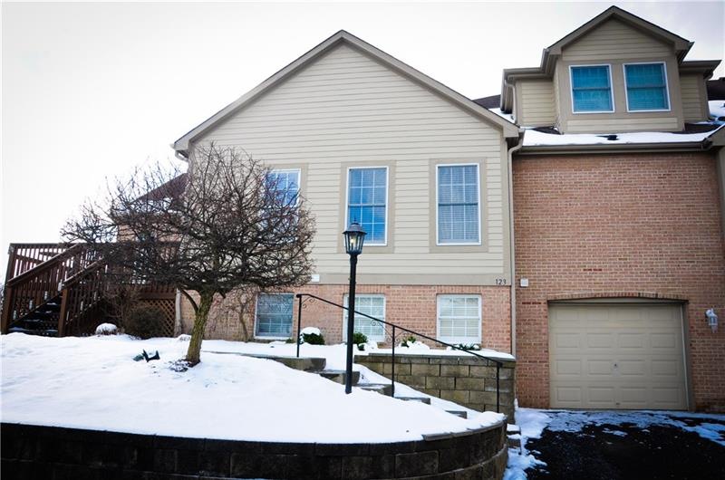 2 car Garage and front steps leading up to the fro
